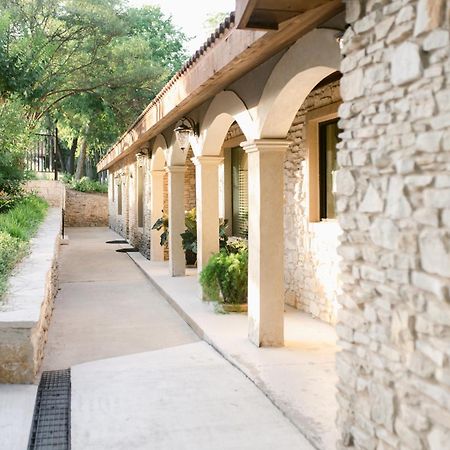 Messina Inn Wimberley Eksteriør bilde