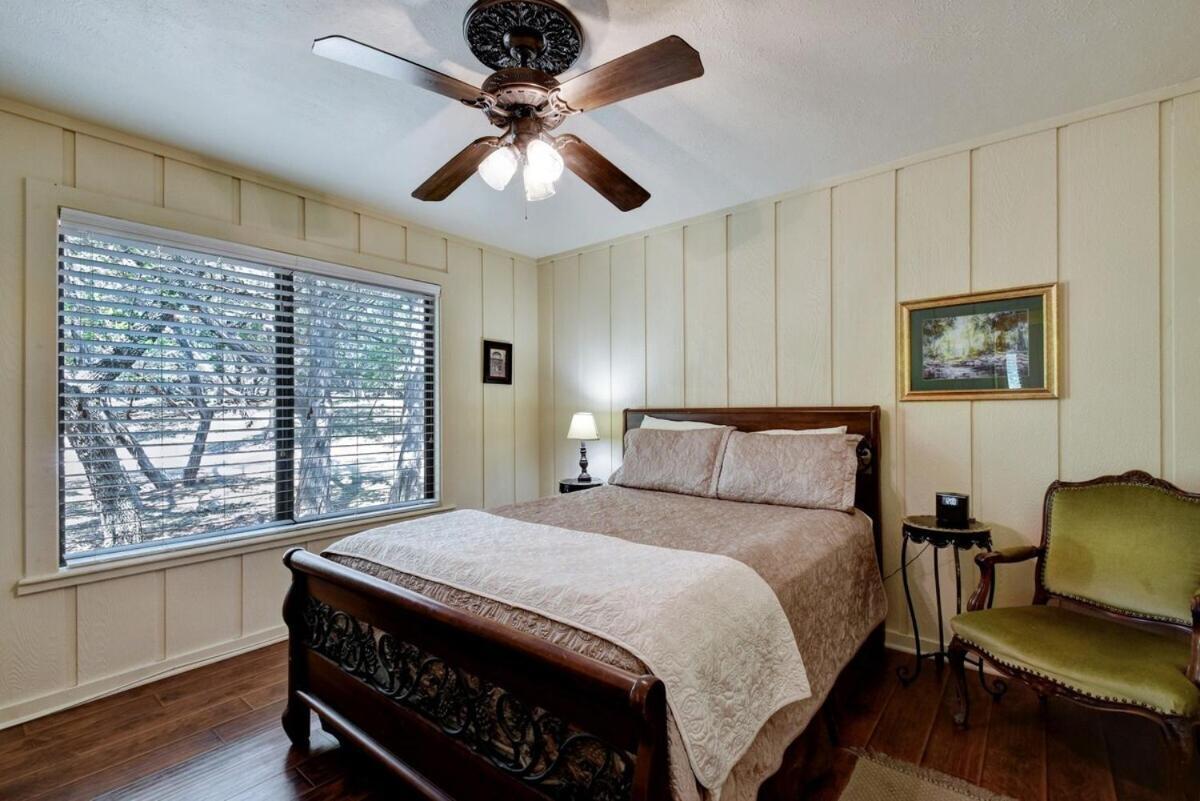 Messina Inn Wimberley Rom bilde