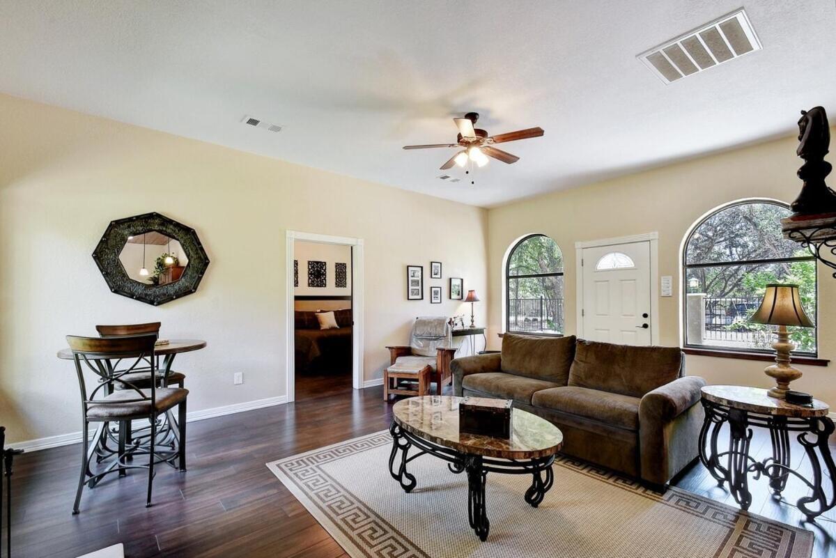 Messina Inn Wimberley Rom bilde
